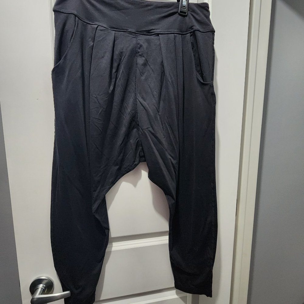 Black Lululemon Parashoot Pants Size 10